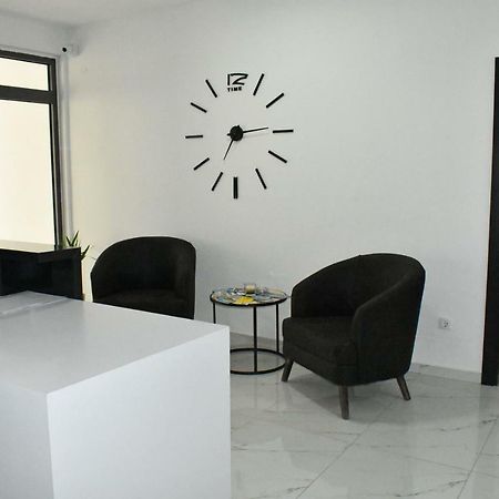 Flo Apartments Ulcinj Bagian luar foto