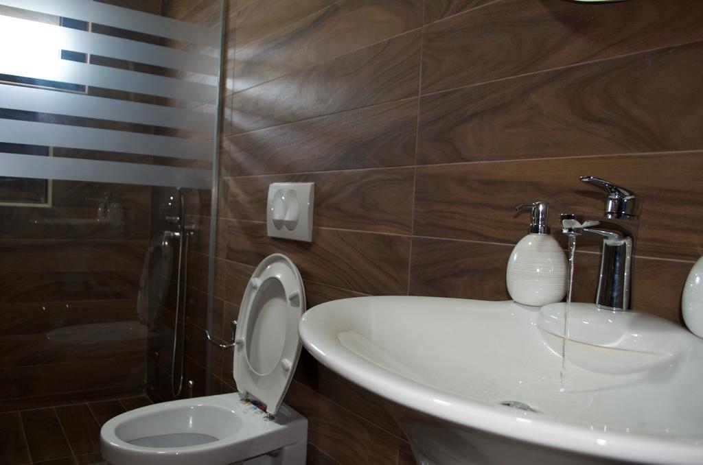 Flo Apartments Ulcinj Bagian luar foto