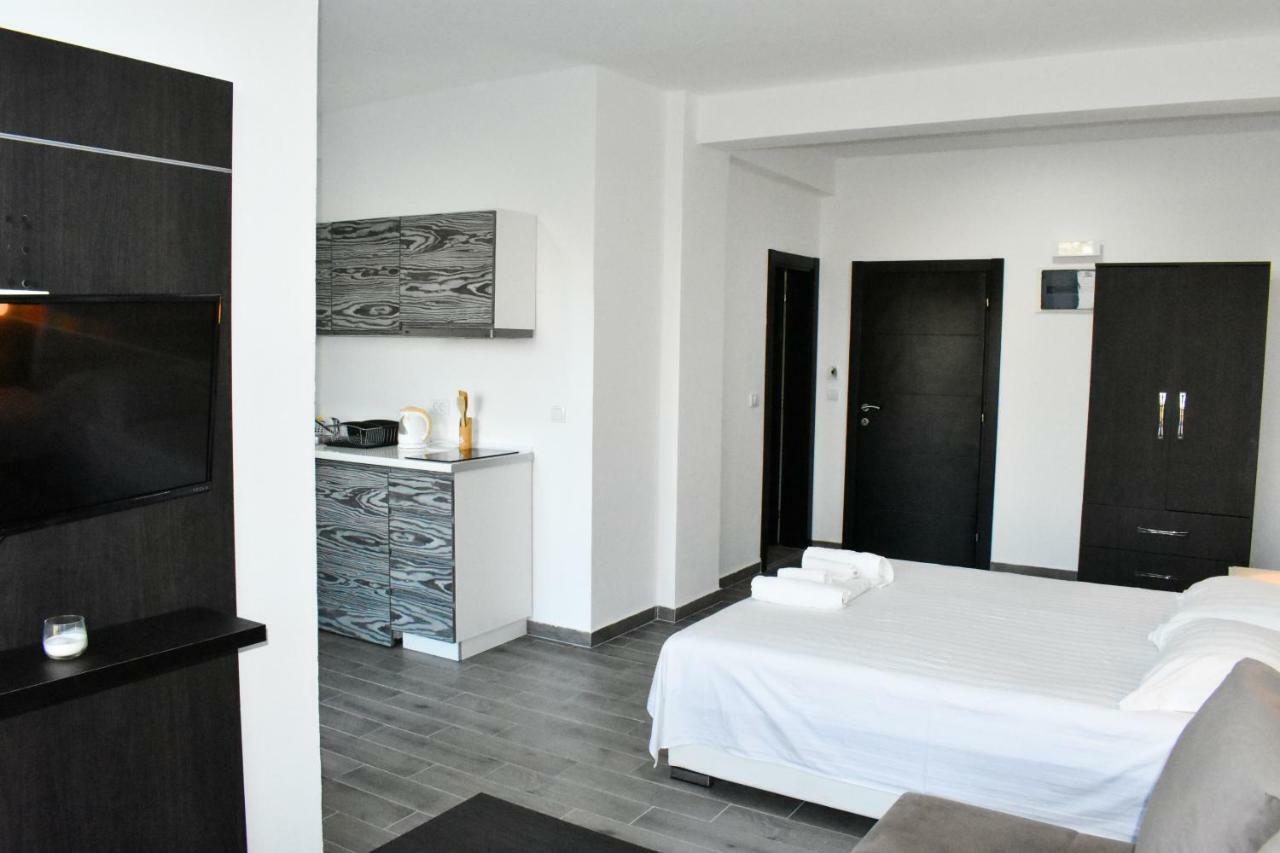 Flo Apartments Ulcinj Bagian luar foto