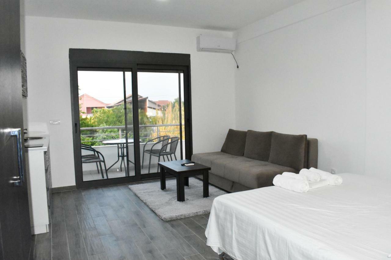 Flo Apartments Ulcinj Bagian luar foto