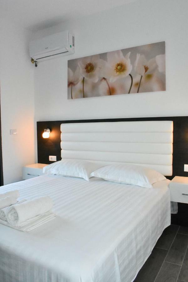 Flo Apartments Ulcinj Bagian luar foto