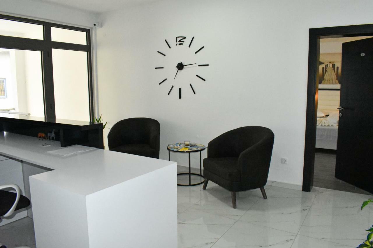 Flo Apartments Ulcinj Bagian luar foto